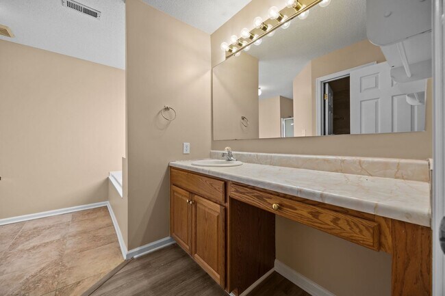 Foto del edificio - Charming Duplex in Dunn