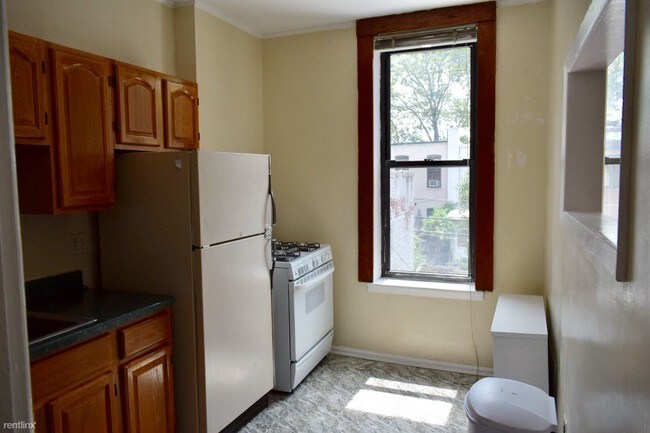 Building Photo - 634 Bay Ridge Pky