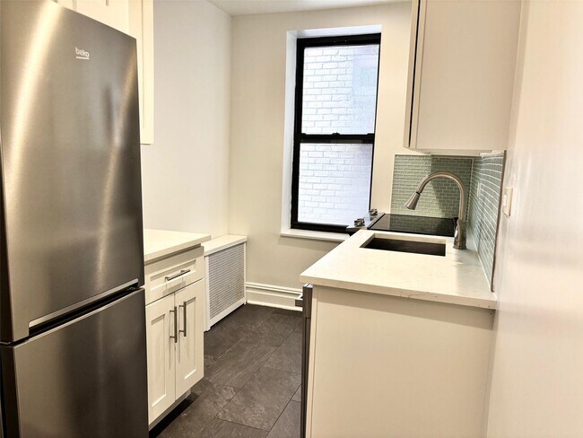 Foto del edificio - 109-20 Queens Blvd