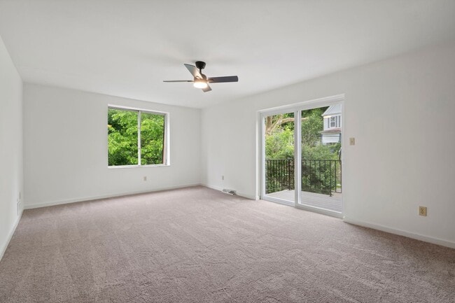 Building Photo - Ready for mid-May, don't miss this SPACIOUS 2-bedroom in the heart of Crafton!