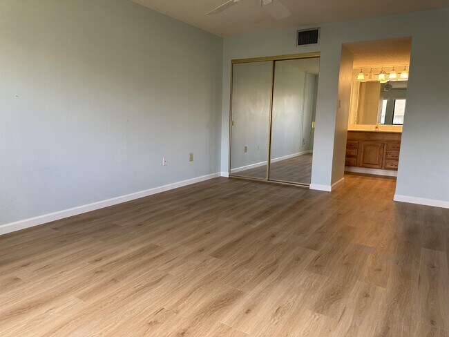 Building Photo - 5236 Lake Village Dr