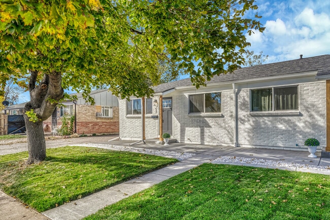 Building Photo - 57 Del Mar Cir