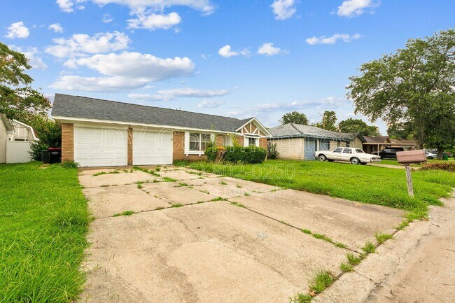 Foto del edificio - 700 Meadowglen Dr