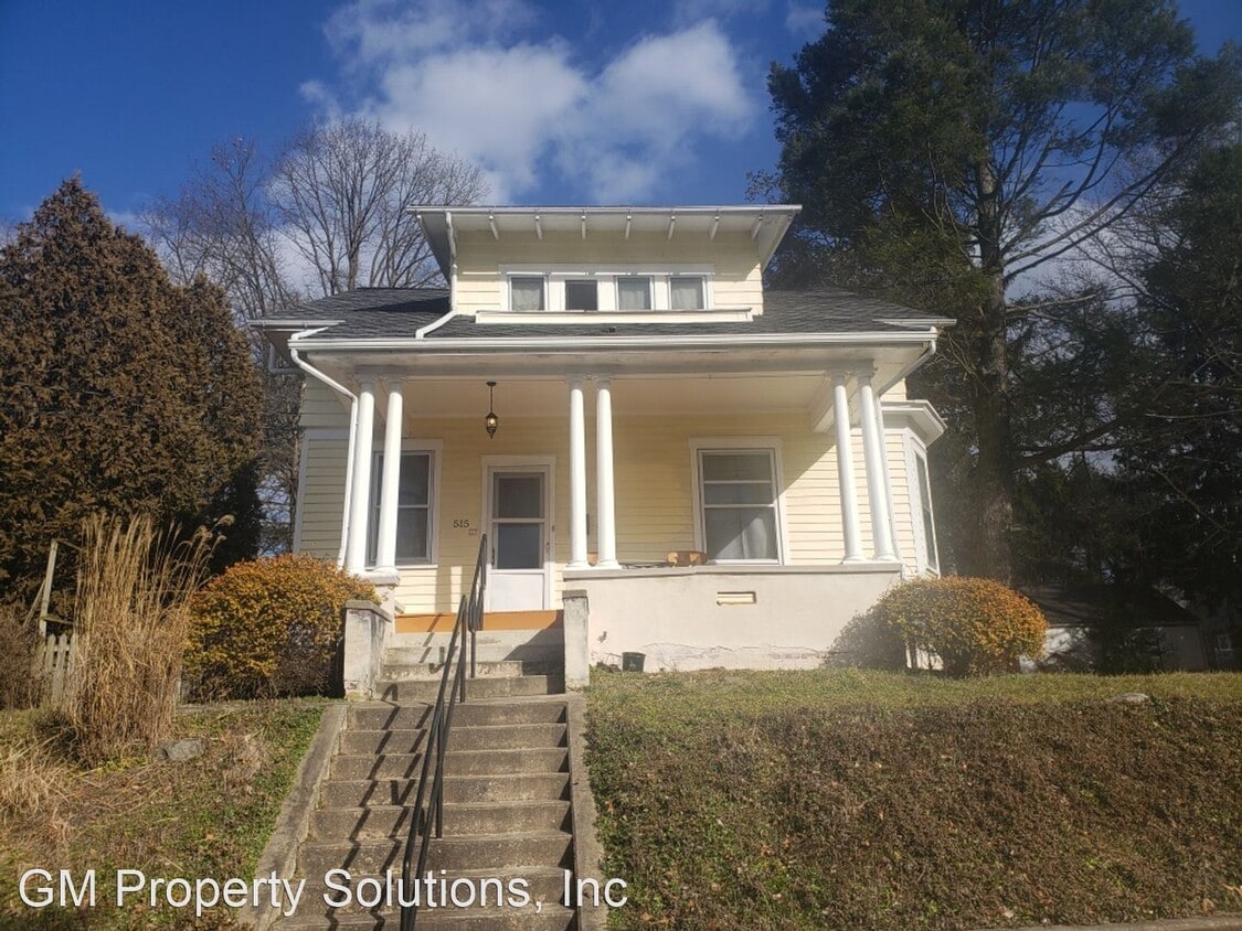 3 br, 1.5 bath House 515 S Spruce Street House Rental in