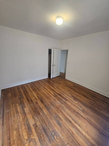 Foto del edificio - 59-16 Woodside Ave