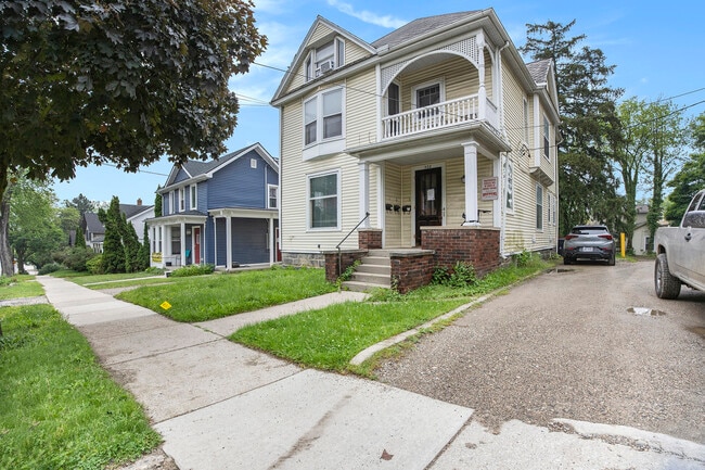 Building Photo - 528 S 5th Ave