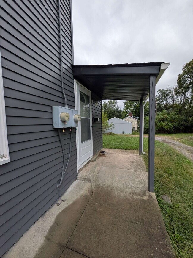 Foto del edificio - Beautifully updated 2 bed 1 bath apartment in Beaver Falls!