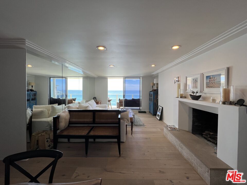 Foto principal - 22548 Pacific Coast Hwy