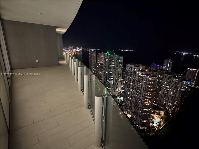 Foto del edificio - 300 Biscayne Blvd