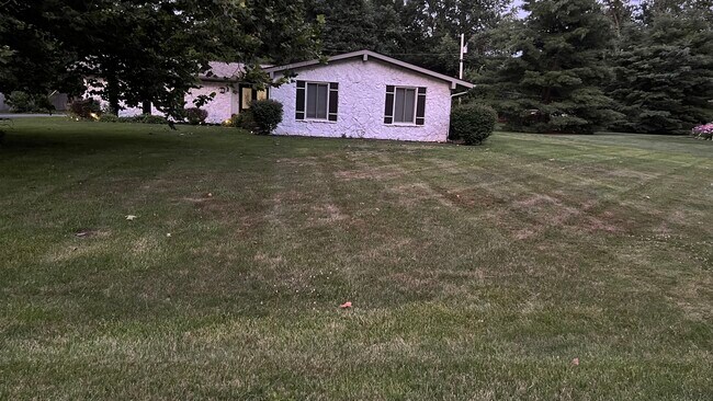 Building Photo - 11405 Central Dr W