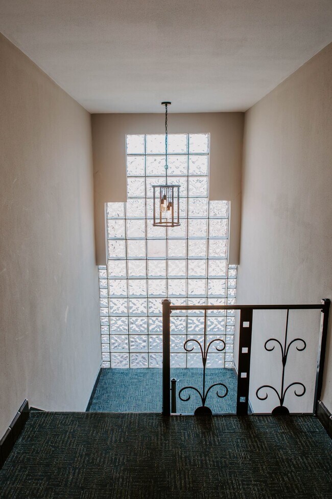 Foto del edificio - Renovated 2BD/1BATH in Lindenwood Park