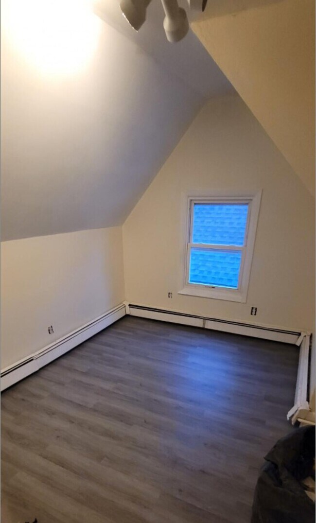 Building Photo - 542 Van Cortlandt Park Ave