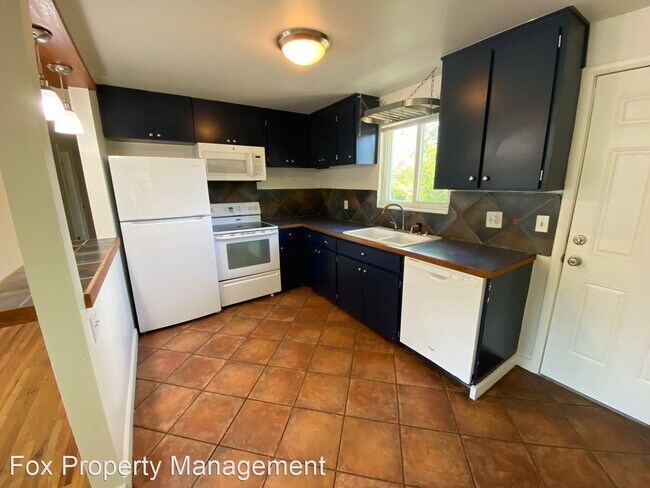 Building Photo - 3 br, 1.5 bath House - 3155 E. Aurora Avenue