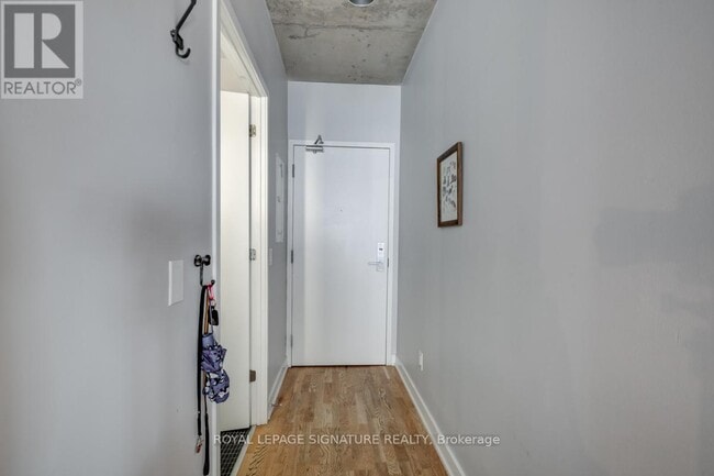 Building Photo - 8-708 Dovercourt Rd