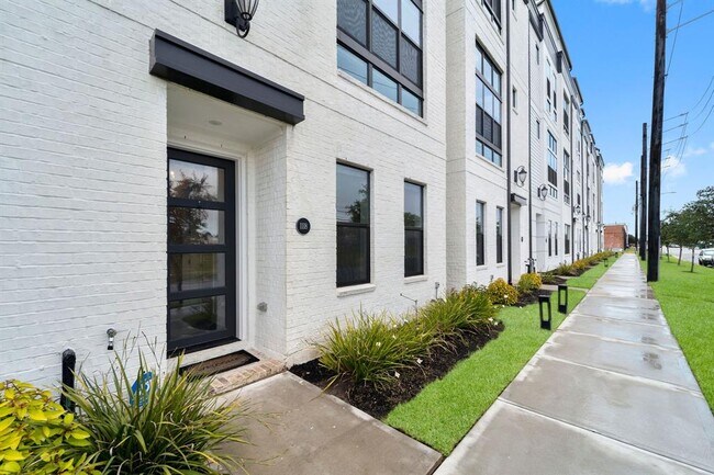 Building Photo - 1118 Ennis St