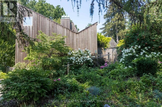 Building Photo - 89 Byron St