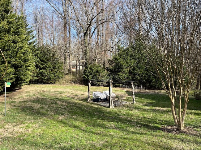 Building Photo - 2350 Rolfe Street - Great duplex on quiet ...