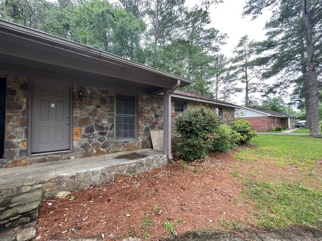 Foto del edificio - 686/688 Old Summerville Rd