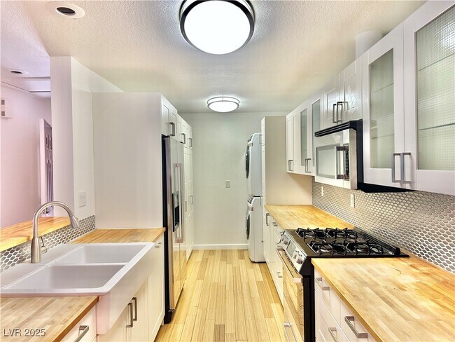 Foto del edificio - 2200 S Fort Apache Rd