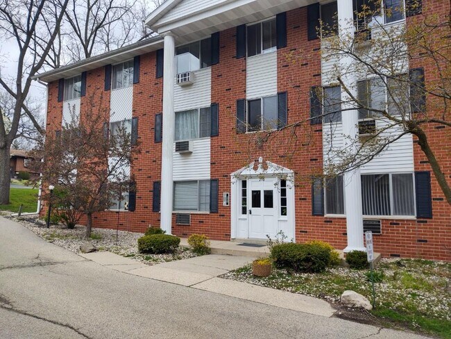Building Photo - 255 Elmwood Ave