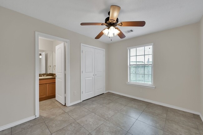 Building Photo - 170 S Bend Ct