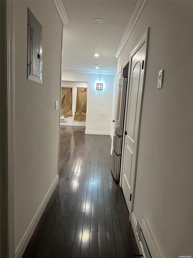 Foto del edificio - 241-18 Newhall Ave