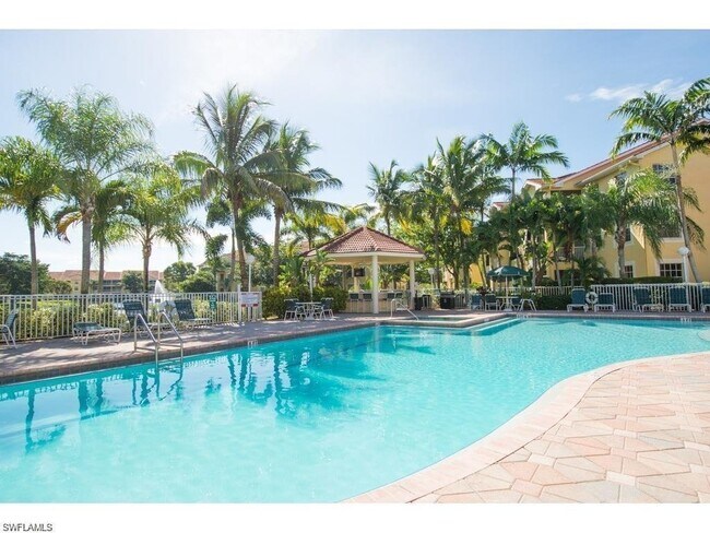 Foto del edificio - ANNUAL RENTAL - 2 BED / 2 BATH- THIRD FLOO...