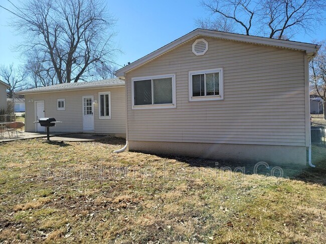 Building Photo - 9 Ville Teresa Ln