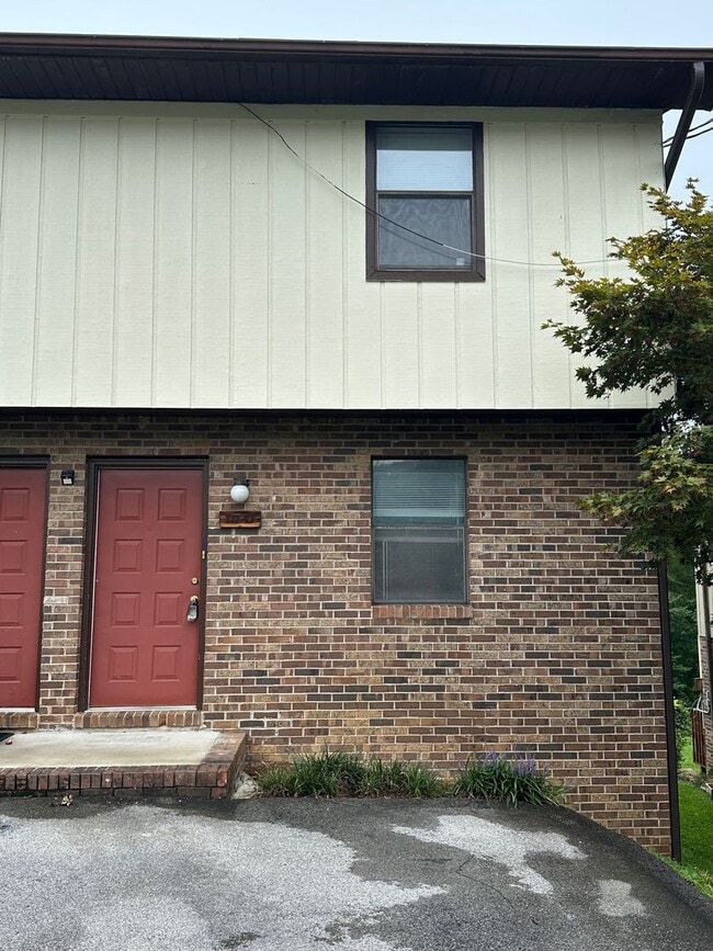 Building Photo - 1041 Kendrick Creek Rd
