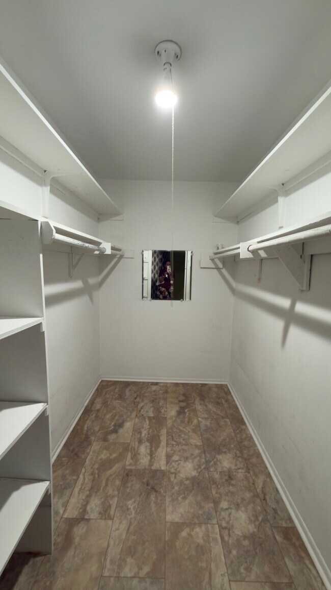 Building Photo - 1011 Aspen Dr