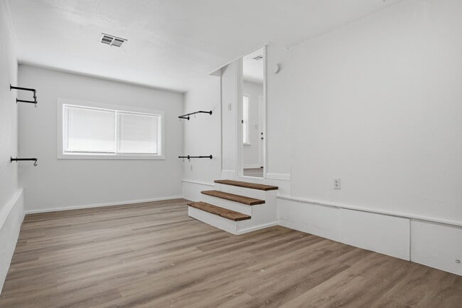 Building Photo - 1237 Staton Dr