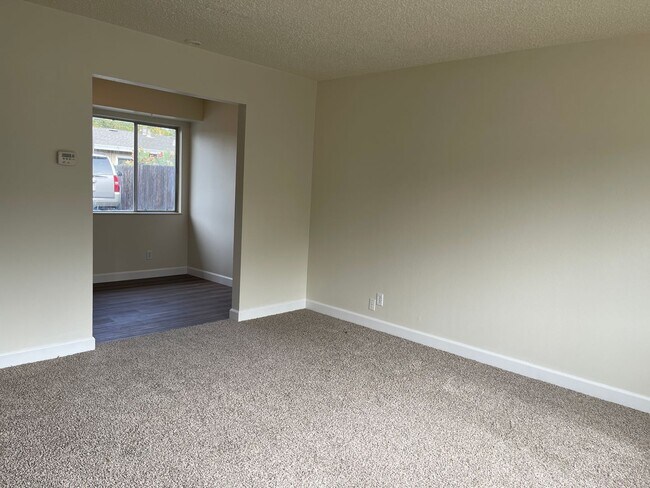 Foto del edificio - 1323 Edwards Ave