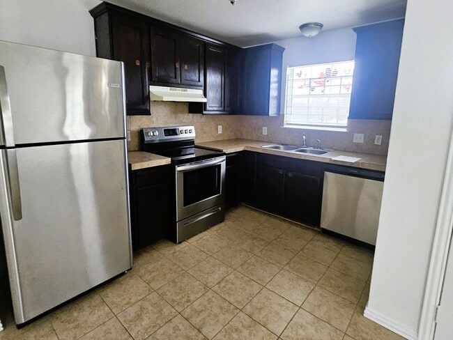 Building Photo - 3108 Lincoln Ave