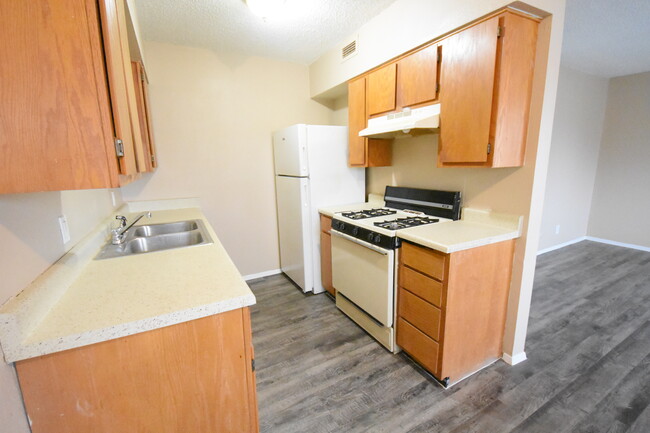 1x1 Kitchen - Washington Plaza Apartments