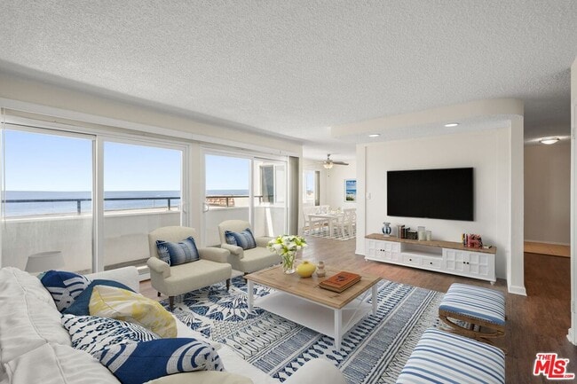Building Photo - 18002 Coastline Dr