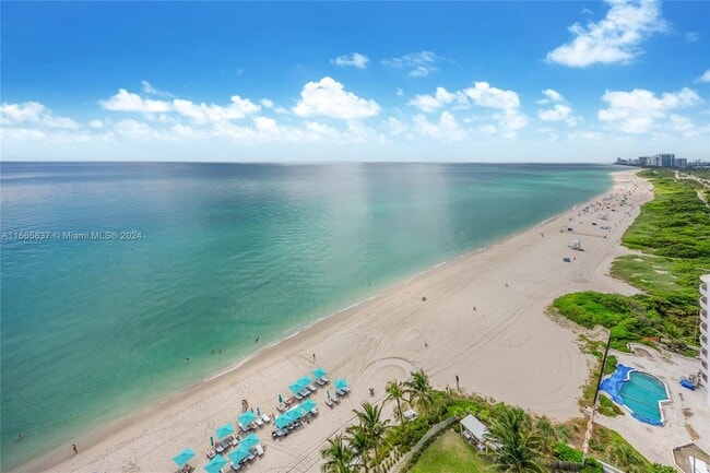 Building Photo - 15701 Collins Ave