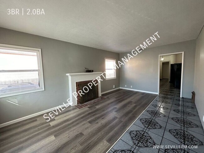 Building Photo - AVAILABLE NOW! Move-In Ready Home w/3 Bedr...