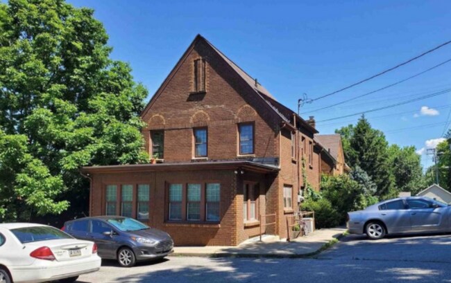 Building Photo - 1503 S Walnut St