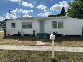 Building Photo - 2072 Maple Ave Building Photo - 2072 Maple Ave
