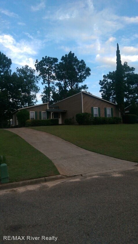 Foto principal - 3 br, 2 bath House - 3610 San Sebastian Dr