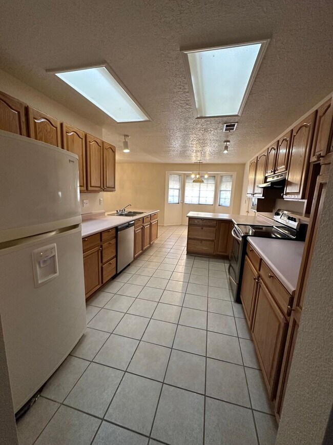 Foto del edificio - 1801 Regency Park Rd SE
