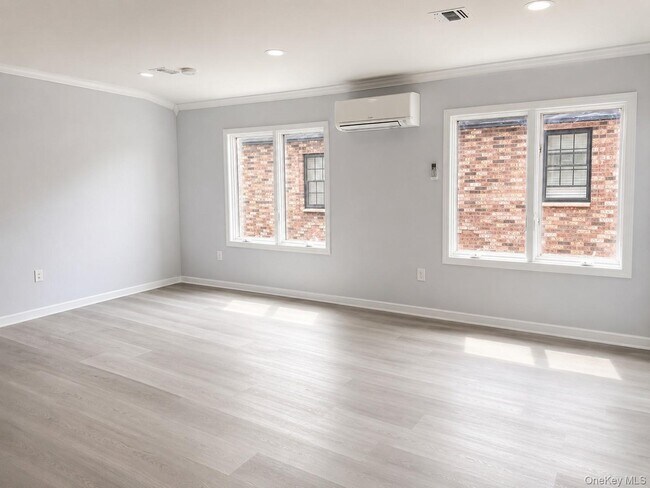 Foto del edificio - 244-93 61st Ave