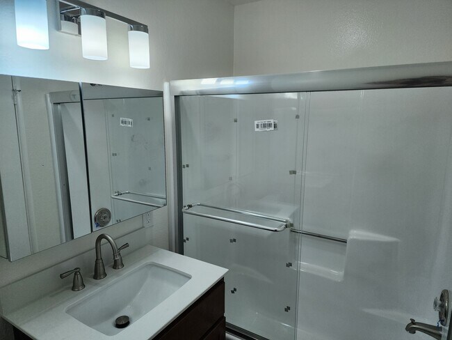 Baño de arriba - 809 S Adams St