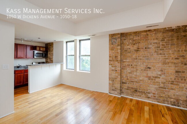 Foto del edificio - 1050 W Dickens Ave