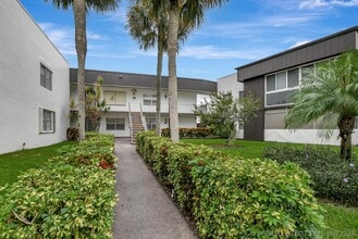 Building Photo - 972 Normandy U