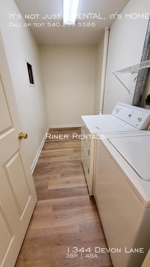 Foto del edificio - 1344 Devon Ln