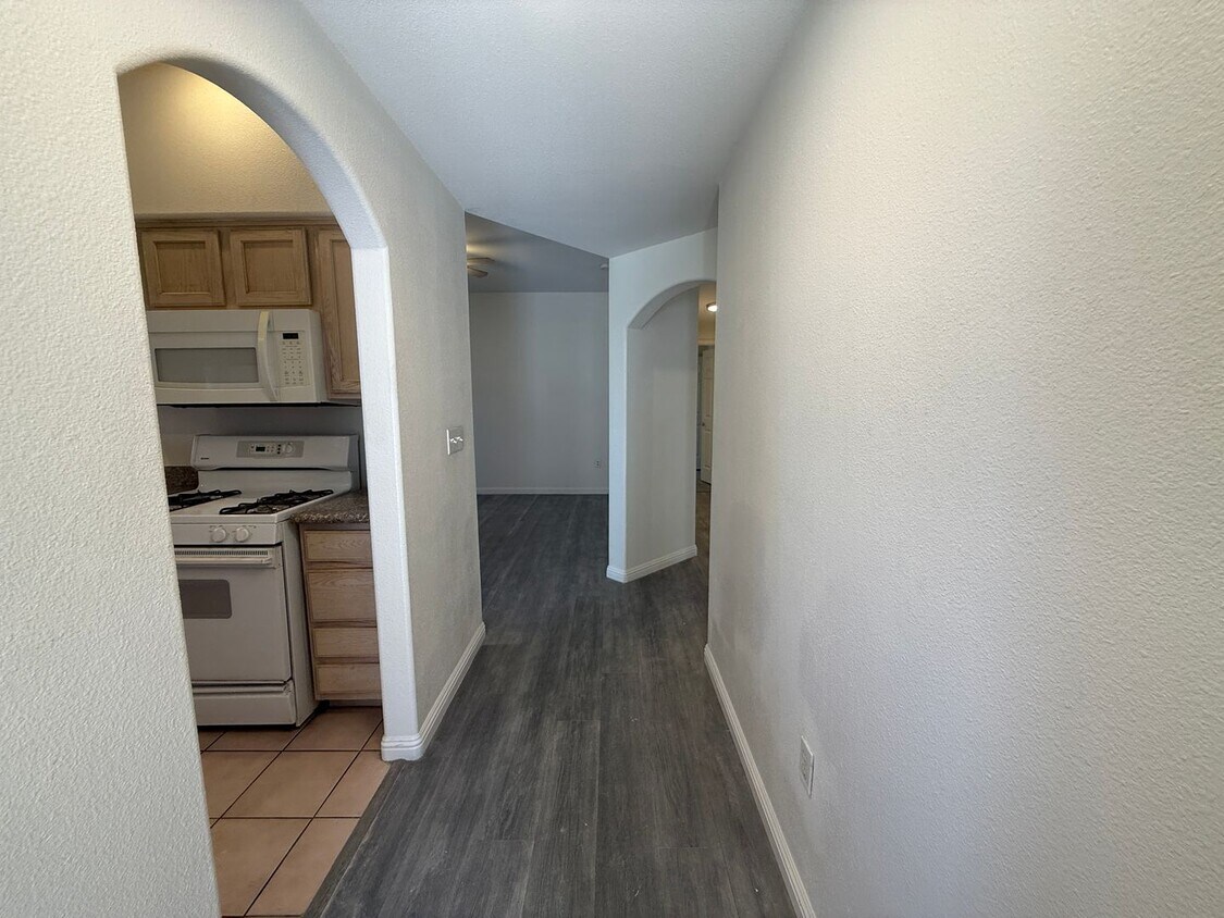Foto principal - Renovated 2 Bedroom in Summerlin