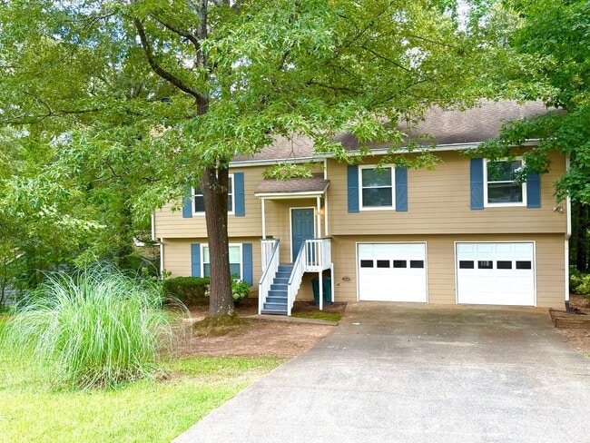 Building Photo - RENOVATED!!!!Great Location with Desirable...