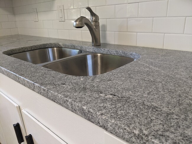 Granite countertops - 3200 Windemere Pl