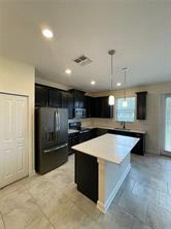 Building Photo - 1202 Payne Stewart Dr